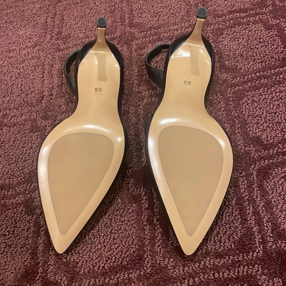 NEVER WORN black Kenneth Cole heels size 8.5. Very classy - Picture 2 of 4